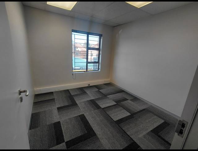 388M² OFFICE TO LET IN FOURWAYS